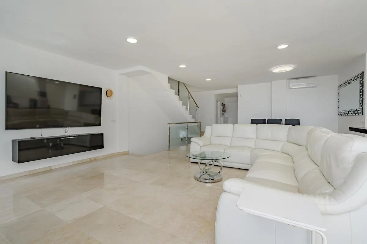 Townhouse Park Paraiso 아데제 빌라