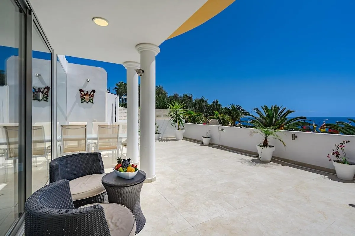 Townhouse Park Paraiso 아데제 빌라